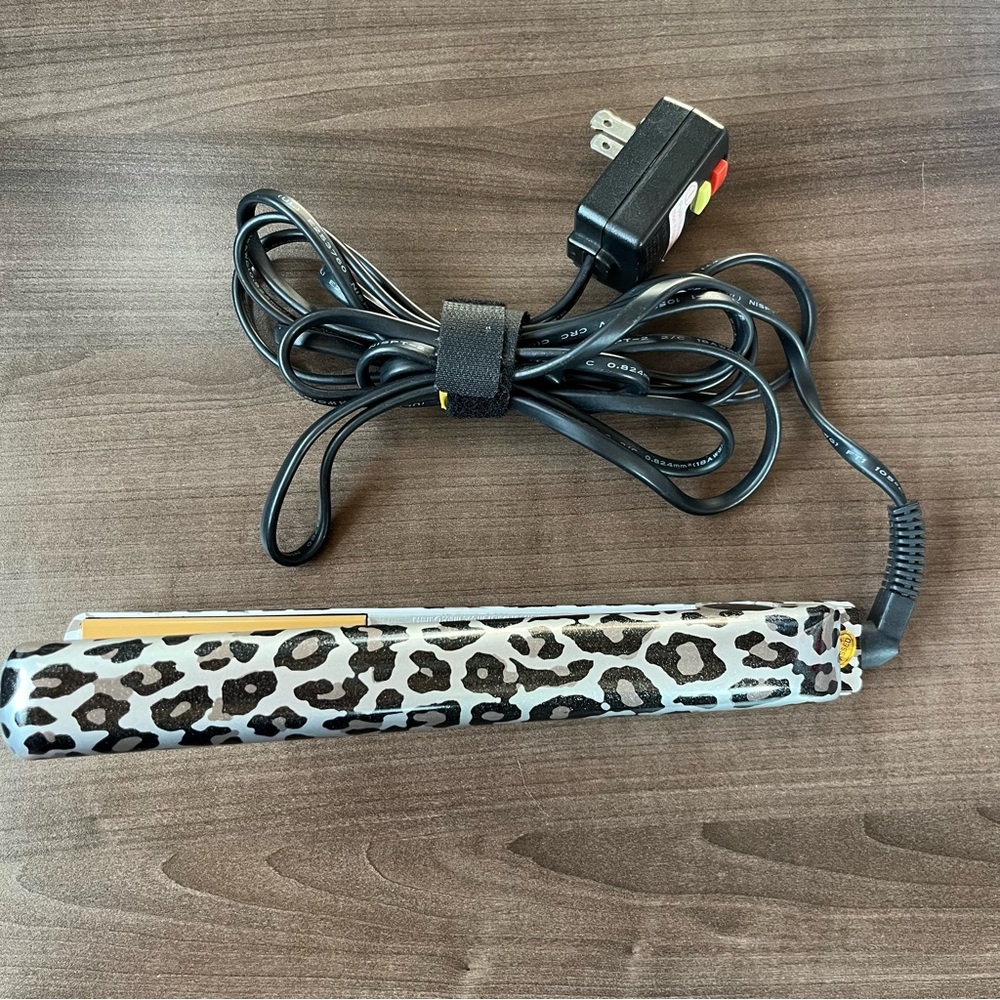 CHI Chi-tah flat iron straight iron